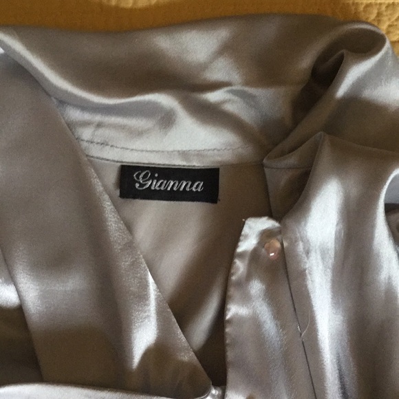 Two classy blouses - Picture 2 of 4